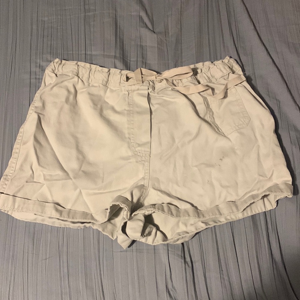 Khaki shorts size M